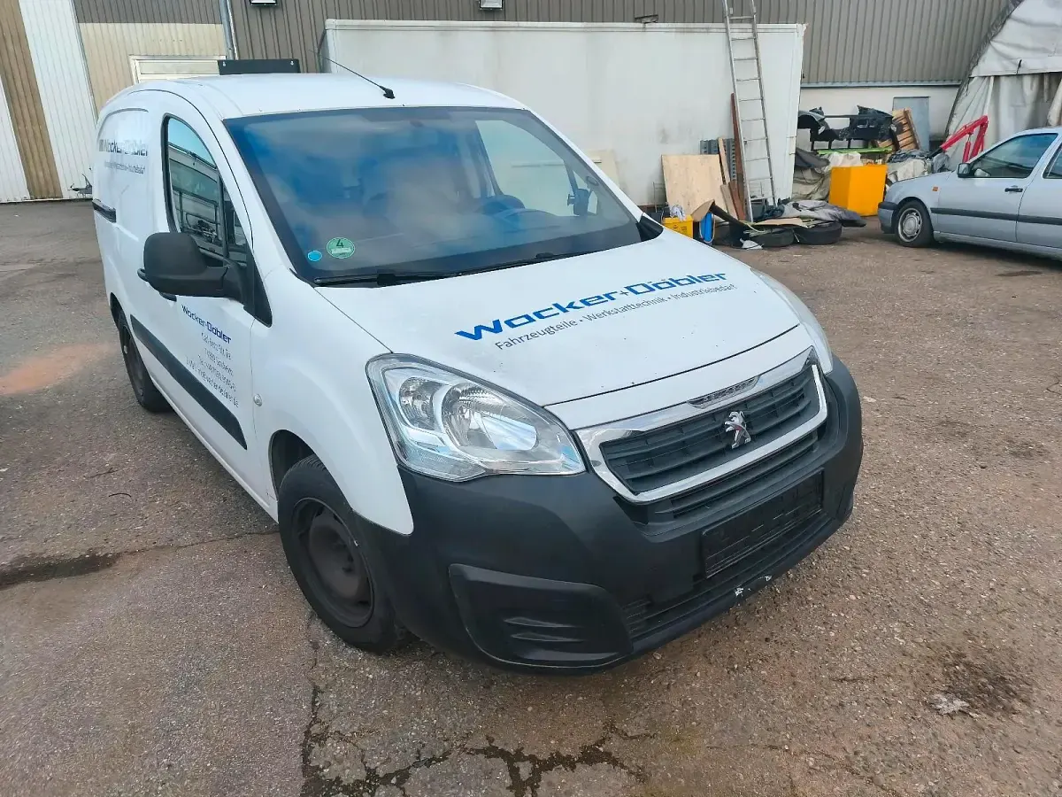Gebraucht Peugeot Partner 99 PS (72 kW) 2015 Weiß Van / Kleinbus