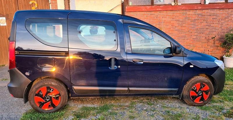 Blau Gebraucht 2014 Dacia Dokker Van | 13.333 € - Bild 1/4