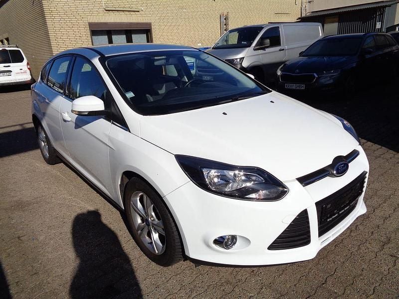 Gebraucht Ford Focus Champions Edition 101 PS (74 kW) 2012 Weiß Limousine