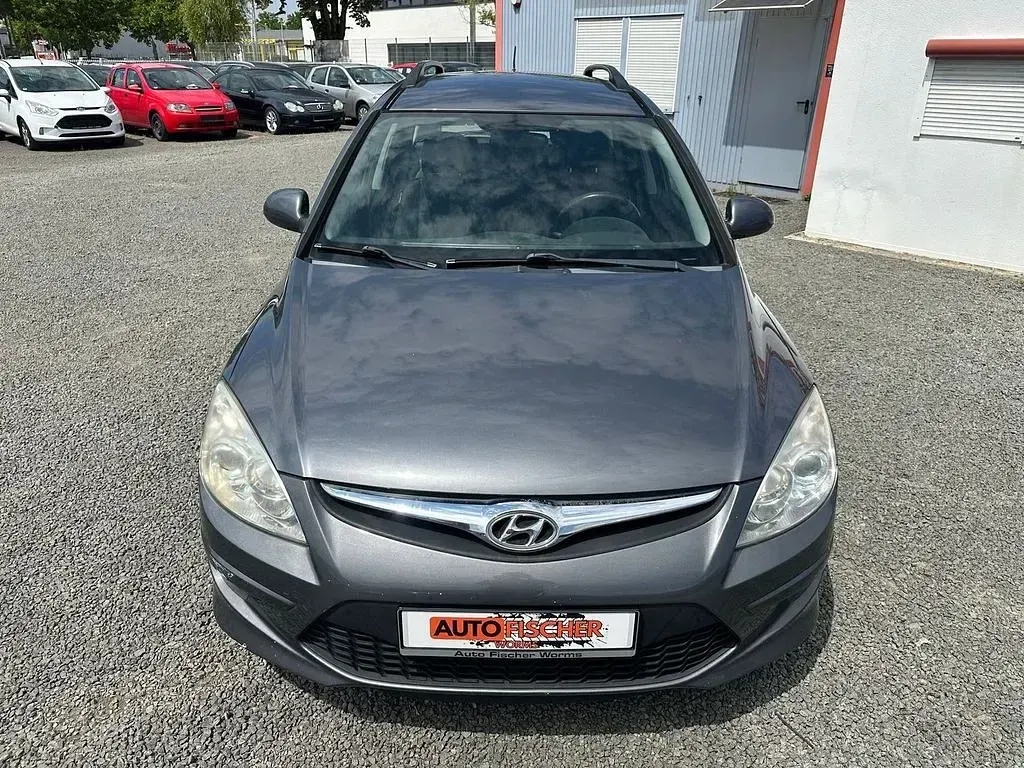 Gebraucht Hyundai i30 90 PS (66 kW) 2011 Grau Kombi