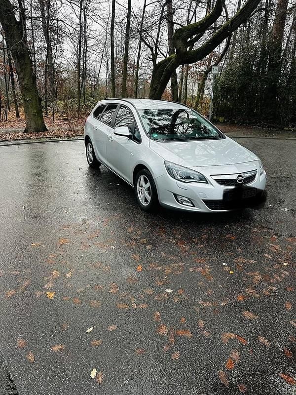 Gebraucht Opel Astra 131 PS (96 kW) 2012 Silber Kombi