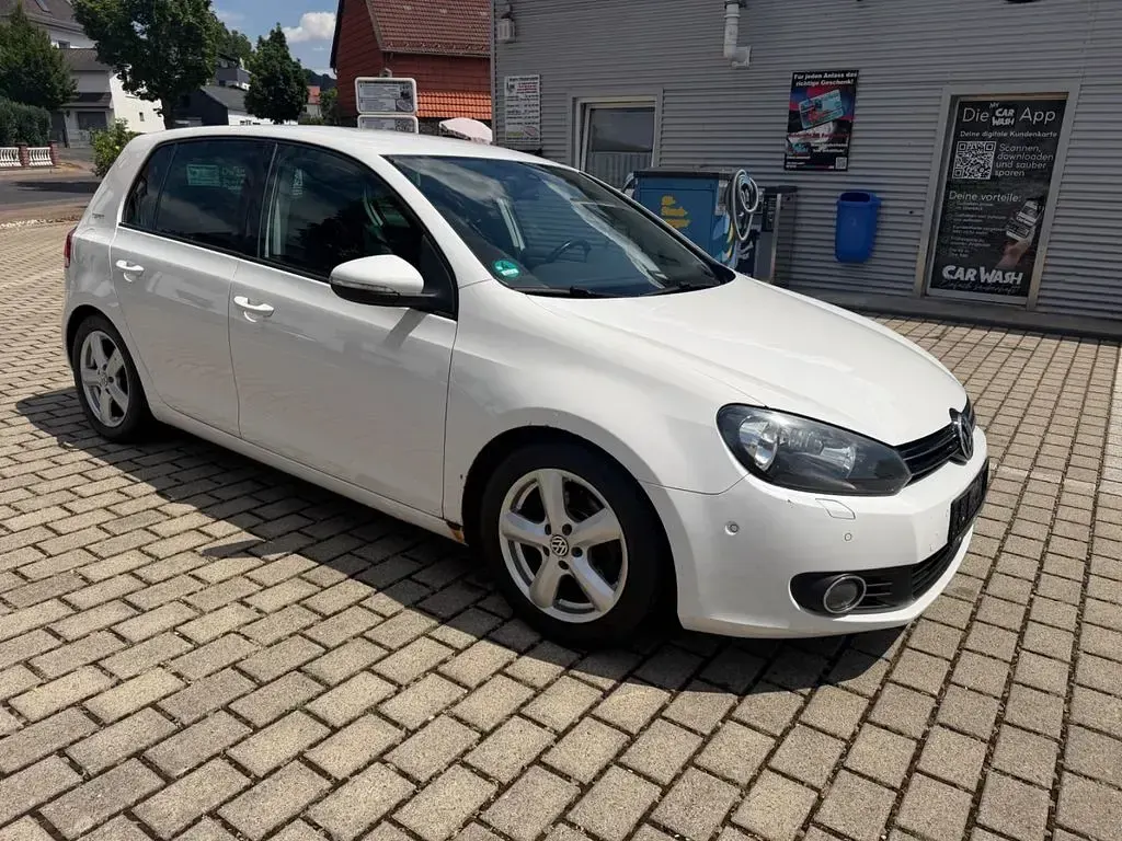 Gebraucht VW Golf VI Team 105 PS (77 kW) 2010 Weiß Limousine