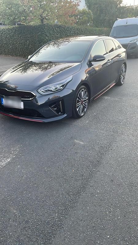 Grau Gebraucht 2019 Kia ProCeed GT Kleinwagen | 21.000 € (Fairer Preis) - Bild 1/4