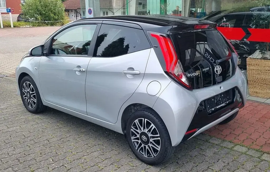 Gebraucht Toyota Aygo X-clusiv 72 PS (52 kW) 2018 Silber Kleinwagen