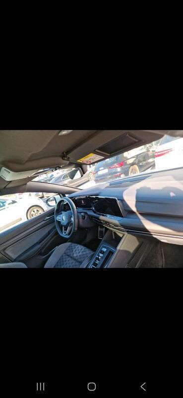 Weiß Gebraucht 2021 VW Golf VIII R-line Limousine | 25.790 € (Fairer Preis) - Bild 1/4