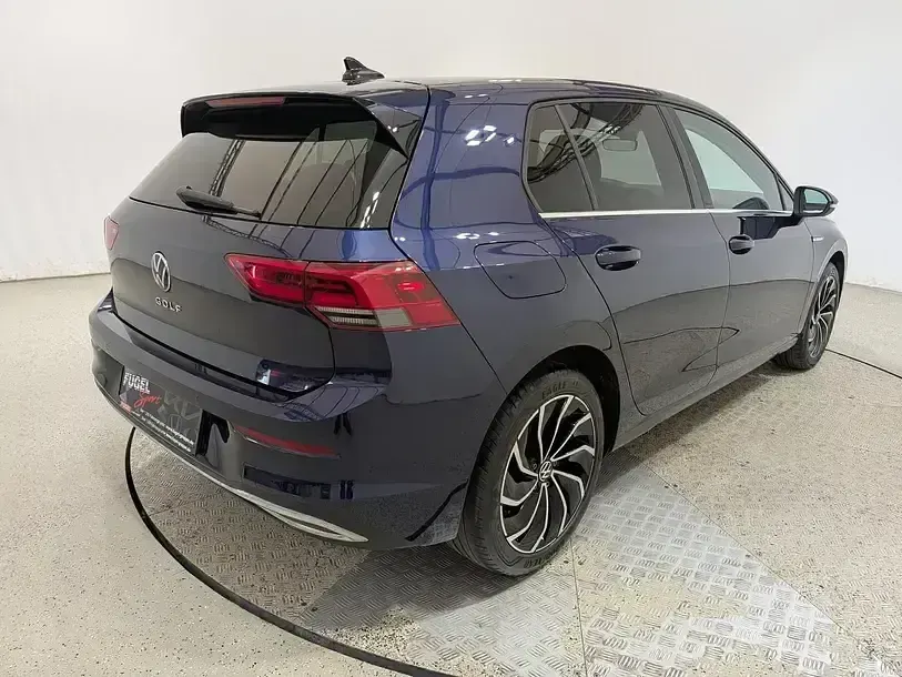 Gebraucht VW Golf VIII Style 150 PS (110 kW) 2022 Atlantic blue metallic Limousine