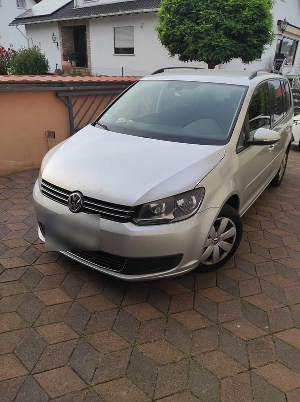 Silber Gebraucht 2014 VW Touran Comfortline Van / Kleinbus | 5.500 € (Superpreis) - Bild 1/4
