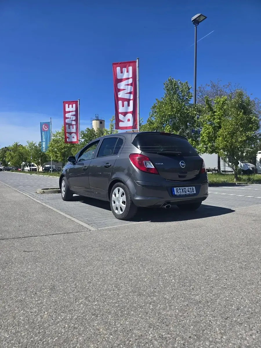 Gebraucht Opel Corsa 100 PS (73 kW) 2011 Schwarz Kleinwagen
