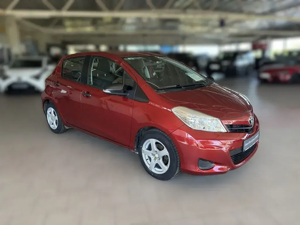 Gebraucht Toyota Yaris Cool 99 PS (72 kW) 2013 Rot Kleinwagen