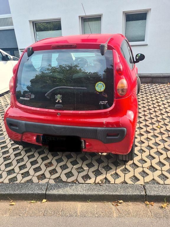 Rot Gebraucht 2009 Peugeot 107 Filou Kleinwagen | 1.800 € (Fairer Preis) - Bild 1/4