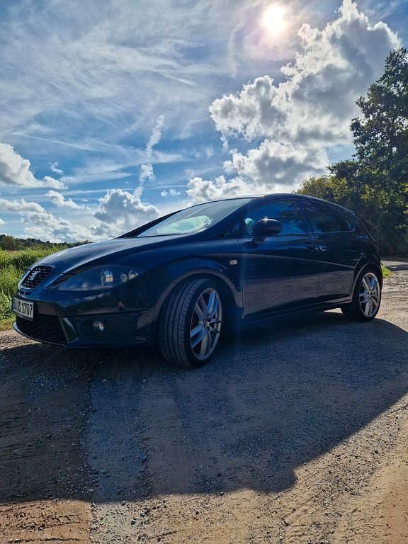 Schwarz Gebraucht 2010 Cupra Leon Limousine | 5.990 € (Teuer) - Bild 1/4