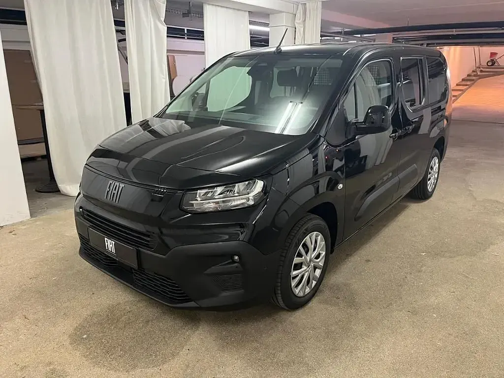 Neu Fiat Doblò 131 PS (96 kW) 2026 Schwarz Van / Kleinbus