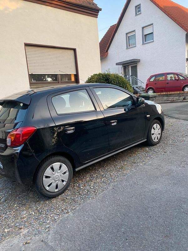 Gebraucht Mitsubishi Space Star 60 PS (44 kW) 2013 Schwarz Kleinwagen