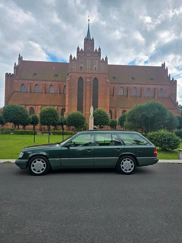 Grün Gebraucht 1994 Mercedes 300 Sportline Kombi | 15.000 € - Bild 1/4