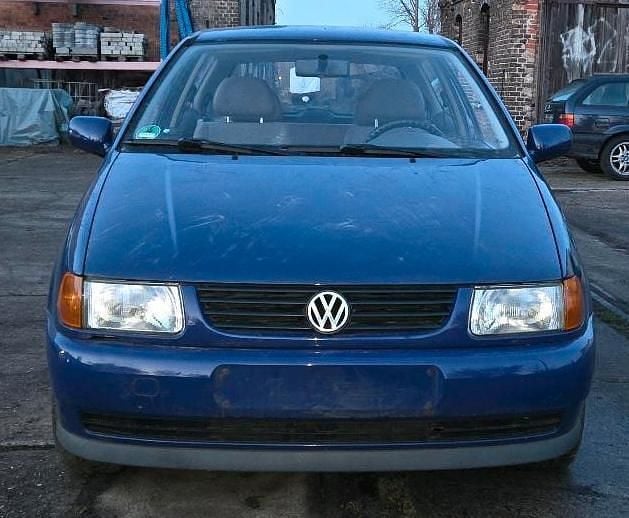 Blau Gebraucht 1998 VW Polo Kleinwagen | 200 € (Superpreis) - Bild 1/4