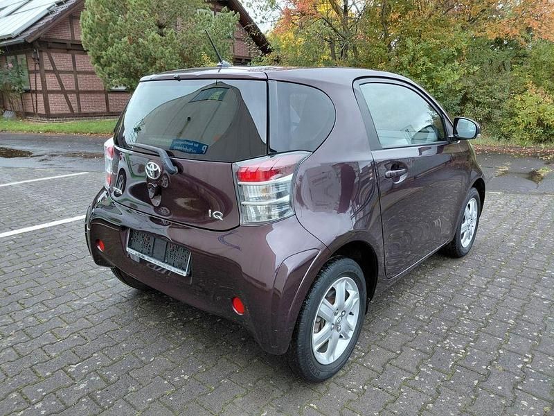Gebraucht Toyota iQ Basis 68 PS (50 kW) 2009 Violet Kleinwagen