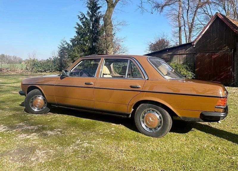 Gebraucht Mercedes 200 94 PS (69 kW) 1980 Braun Limousine