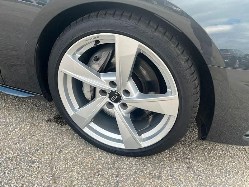 Second-hand Audi A4 Advanced 286 CP (210 kW) 2023 Gri Break