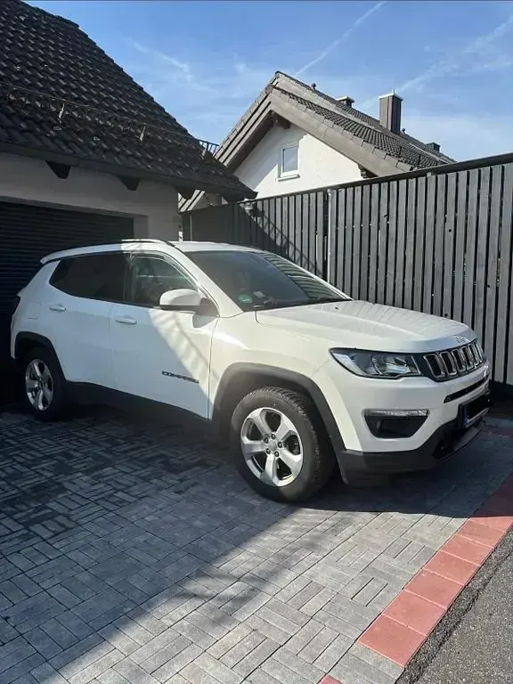 Używany Jeep Compass Limited 140 KM (102 kW) 2018 Biały SUV