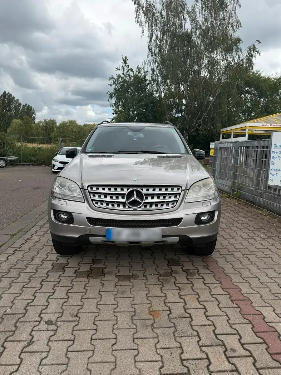 Gebraucht Mercedes ML500 306 PS (225 kW) 2007 Andere farben SUV