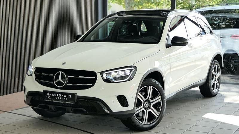 Weiß Gebraucht 2022 Mercedes GLC200 Night SUV | 31.990 € (Superpreis) - Bild 1/4