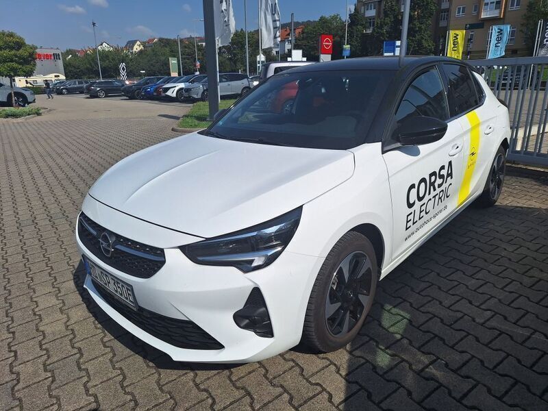 Gebraucht Opel Corsa-e Ultimate 100 kW (136 PS) 2023 Arktis weiß uni/dach karbon sc Kleinwagen