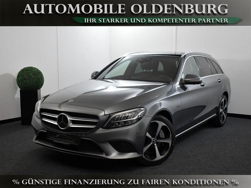 Grau Gebraucht 2020 Mercedes C300e Avantgarde Limousine | 25.980 € (Fairer Preis) - Bild 1/3