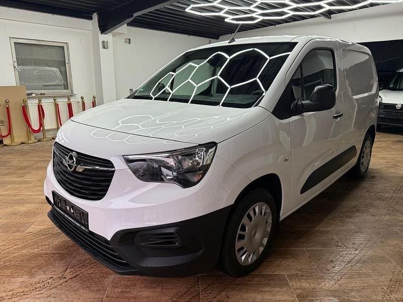 Weiß Gebraucht 2019 Opel Combo Edition Van / Kleinbus | 7.290 € (Superpreis) - Bild 1/4