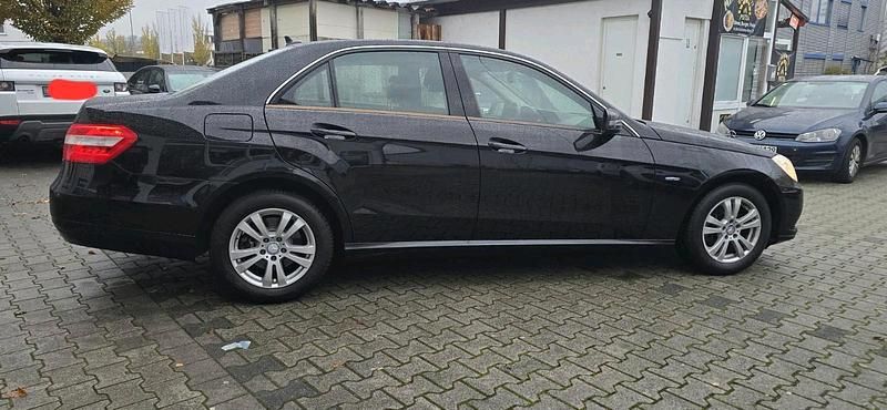 Gebraucht Mercedes E200 136 PS (100 kW) 2010 Schwarz Limousine