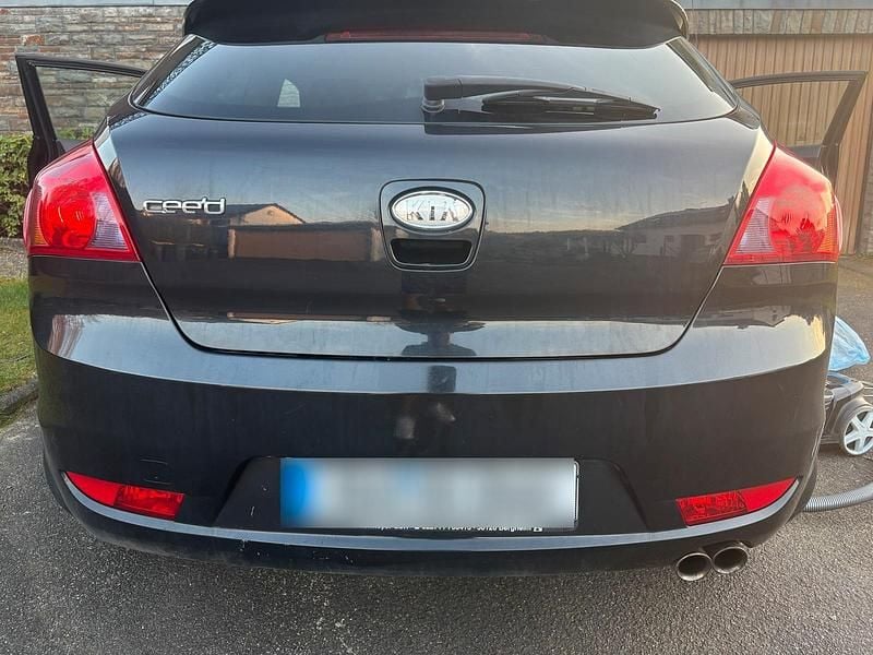 Gebraucht Kia Ceed 109 PS (80 kW) 2009 Schwarz Kleinwagen