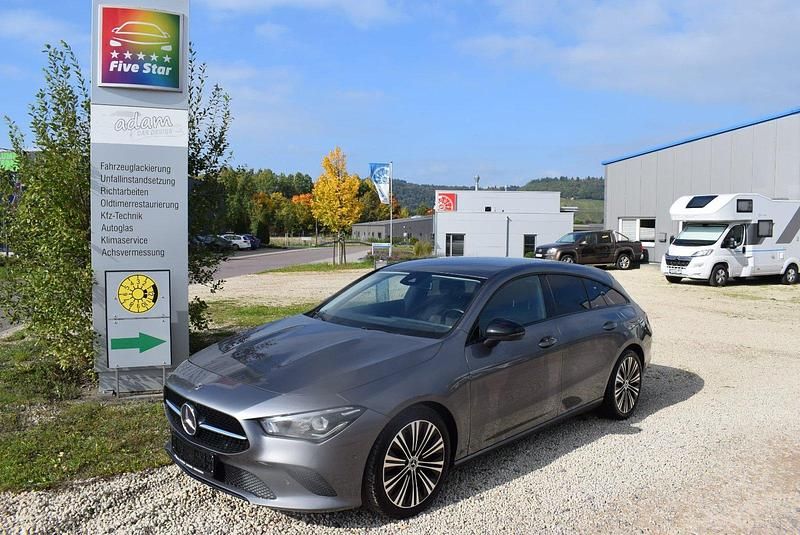 Grau Gebraucht 2021 Mercedes CLA200 Shooting Brake Kombi | 25.490 € (Superpreis) - Bild 1/4