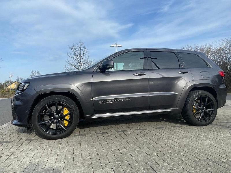 Grau Gebraucht 2018 Jeep Grand Cherokee SUV | 85.900 € - Bild 1/4