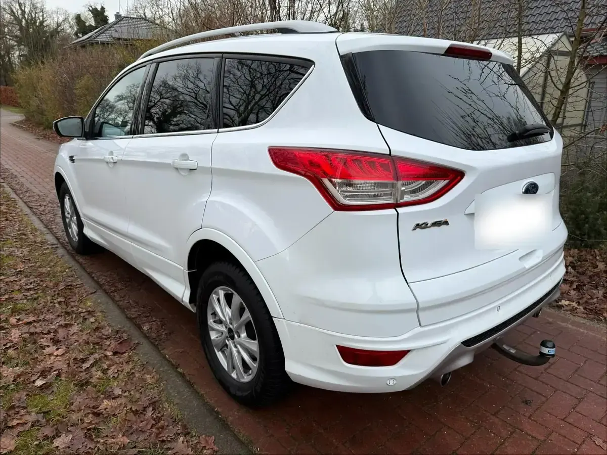 Gebraucht Ford Kuga Individual 150 PS (110 kW) 2015 Weiß SUV
