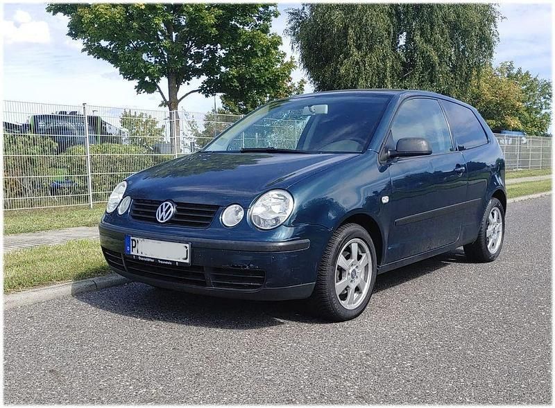 Blau Gebraucht 2002 VW Polo Comfortline Limousine | 900 € (Guter Preis) - Bild 1/4