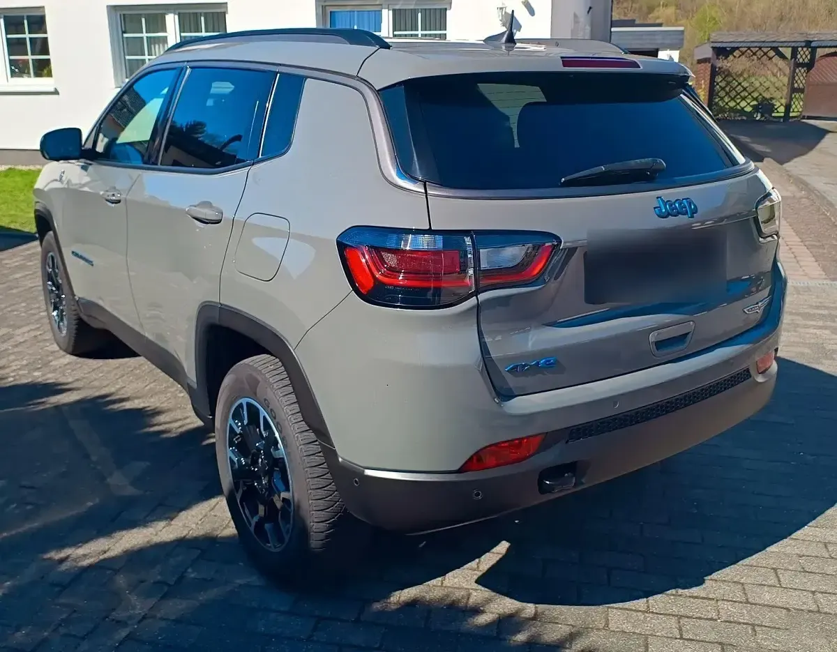 Gebraucht Jeep Compass Trailhawk 241 PS (177 kW) 2021 Grau SUV