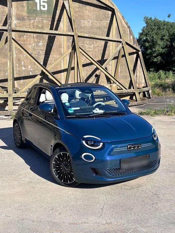 Grün Gebraucht 2022 Fiat 500e La Prima Cabrio | 19.700 € (Guter Preis) - Bild 1/4