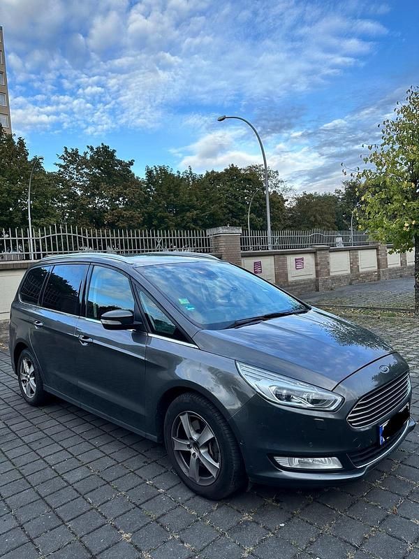 Gebraucht Ford Galaxy Titanium 190 PS (139 kW) 2019 Silber Van / Kleinbus