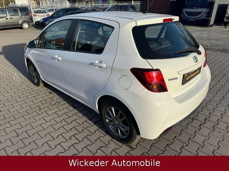 Gebraucht Toyota Yaris Comfort 99 PS (72 kW) 2015 Weiß Limousine