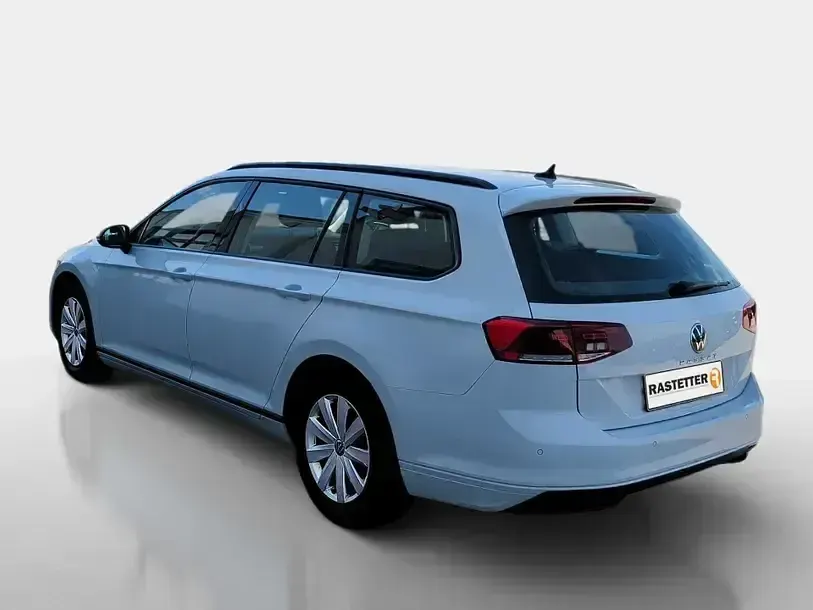 Gebraucht VW Passat 150 PS (110 kW) 2023 Weiß Kombi