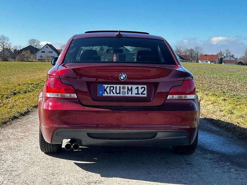 Gebraucht BMW 123 Sport Line 204 PS (150 kW) 2012 Rot Kleinwagen