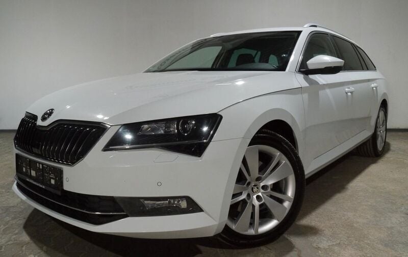 Weiß Gebraucht 2019 Skoda Superb Style Kombi | 18.280 € (Superpreis) - Bild 1/4