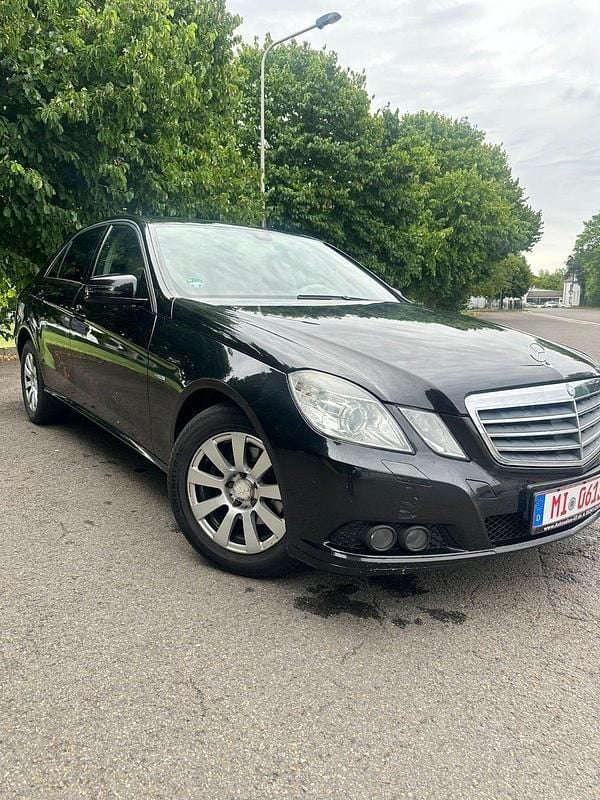 Schwarz Gebraucht 2009 Mercedes E220 Avantgarde Limousine | 8.500 € (Fairer Preis) - Bild 1/4