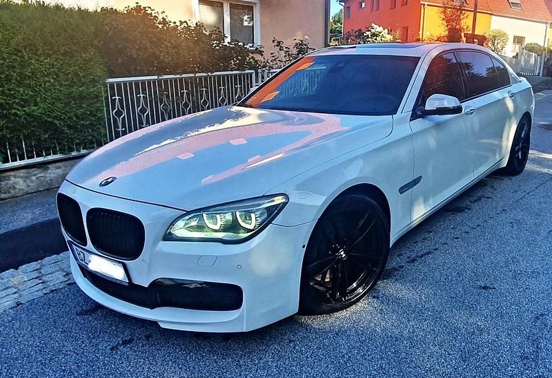 Weiß Gebraucht 2015 BMW 750 Limousine | 20.999 € (Superpreis) - Bild 1/4