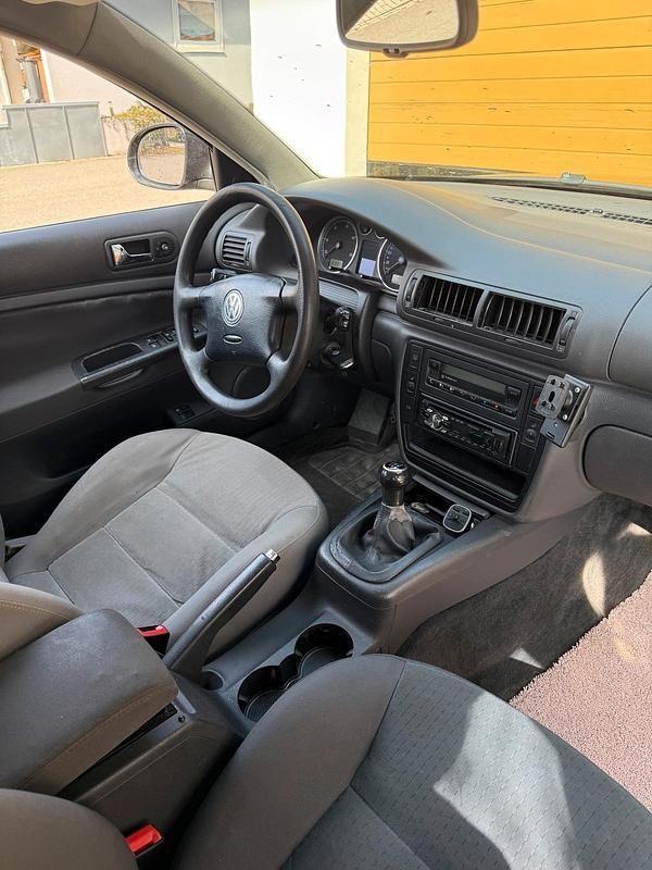 Gebraucht VW Passat 131 PS (96 kW) 2004 Schwarz Kombi