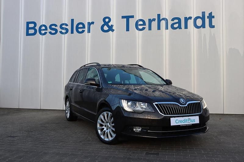 Braun metallic Gebraucht 2014 Skoda Superb Exclusive | 15.340 € - Bild 1/4