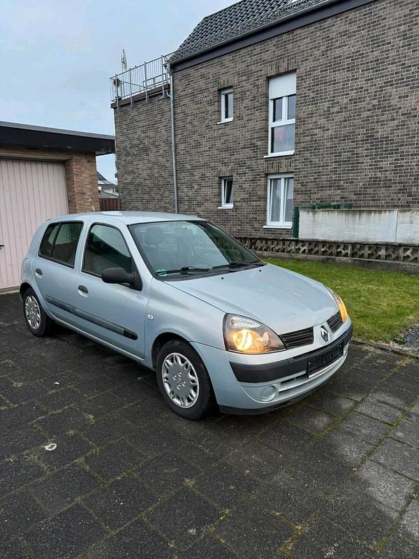 Gebraucht Renault Clio II 60 PS (44 kW) 2002 Silber Kleinwagen
