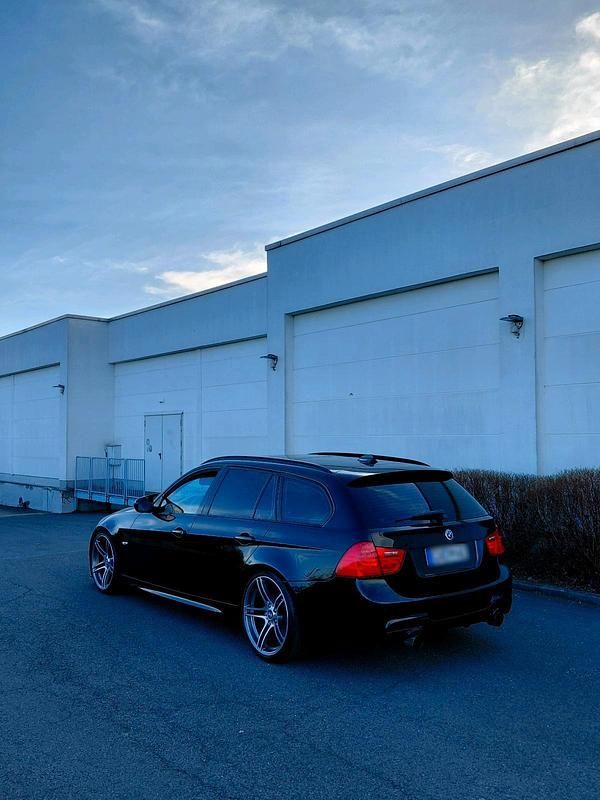 Gebraucht BMW 320 M Sport 184 PS (135 kW) 2011 Schwarz Kombi