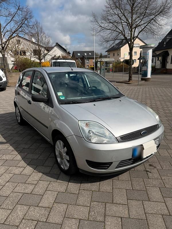Gebraucht Ford Fiesta 80 PS (58 kW) 2005 Silber Kleinwagen