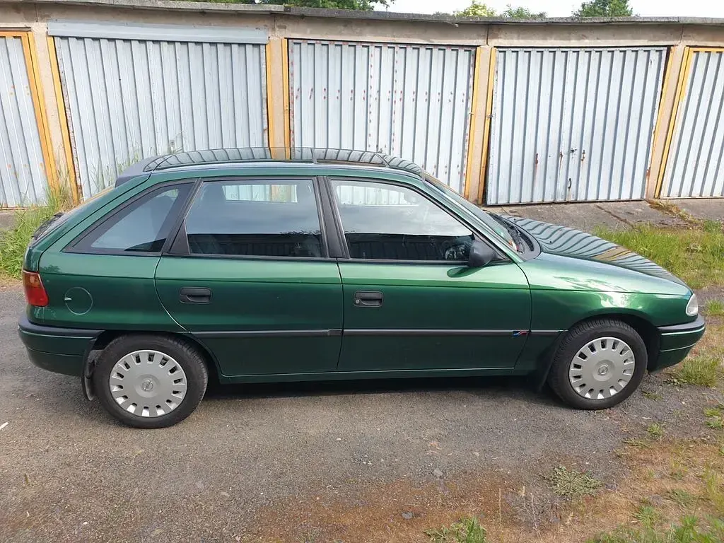 Gebraucht Opel Astra 101 PS (74 kW) 1997 Grün Limousine