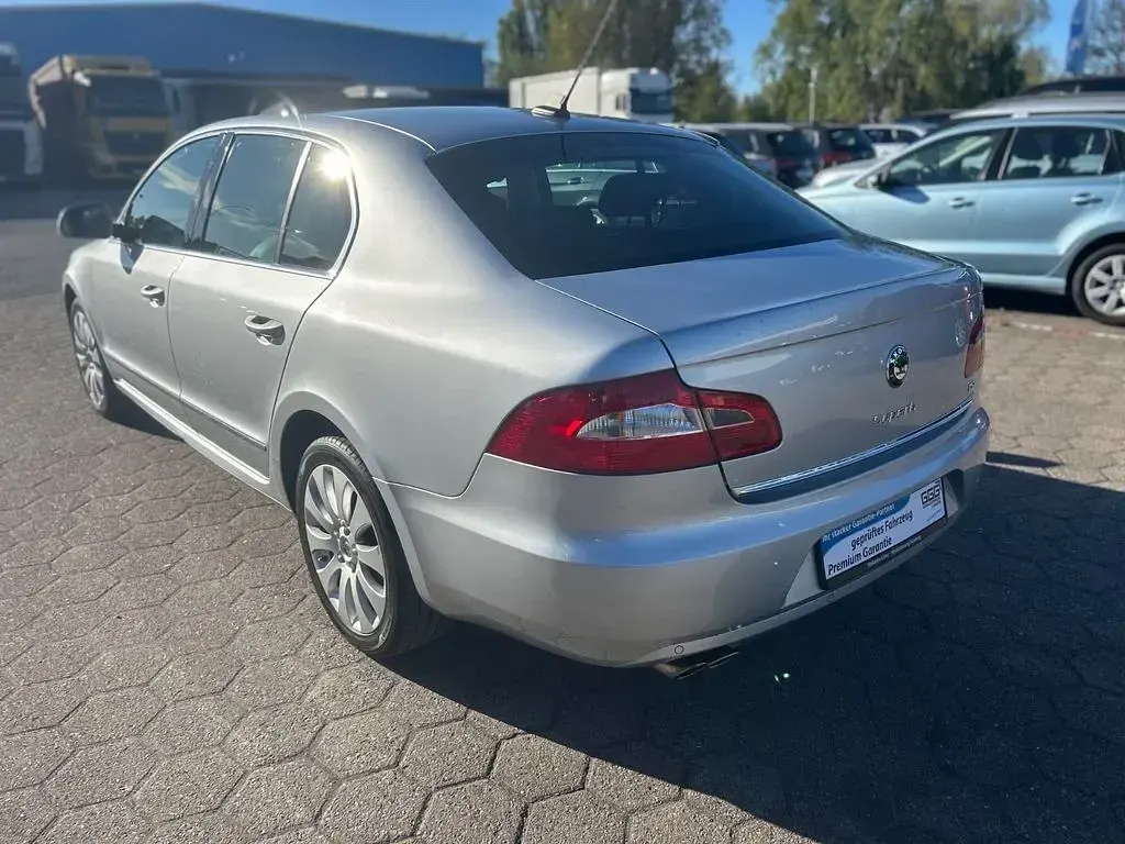 Gebraucht Skoda Superb Elegance 160 PS (117 kW) 2009 Silber Limousine
